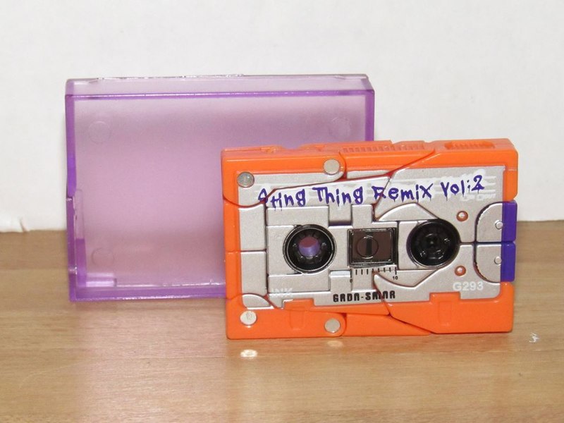 Kfc Sting Thing Limited Edition Of 500 Transforming Cassette  (4 of 7)
